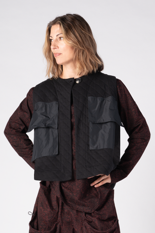 ALEMBIKA Vela Vest in Black