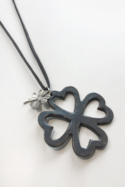 Clover Necklace in Grey Leather