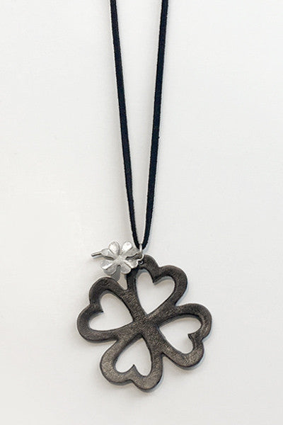Clover Necklace in Black Leather