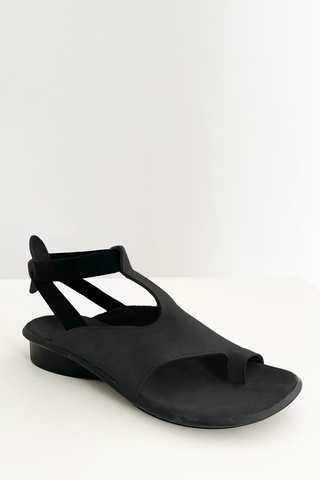 Arche Satey in Black