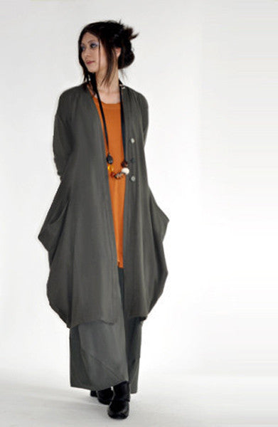Shown in Smoke w/ Notting Hill Top and Odyssey Coat