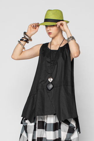 Action Top in Black Carnaby