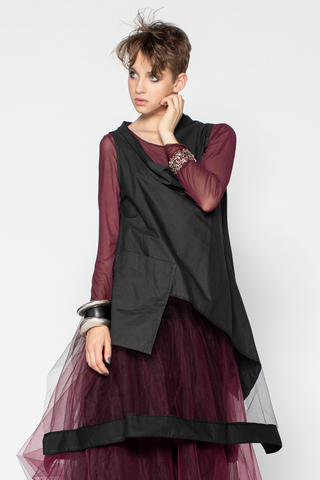 N/S Hakuba Tunic in Black Carnaby