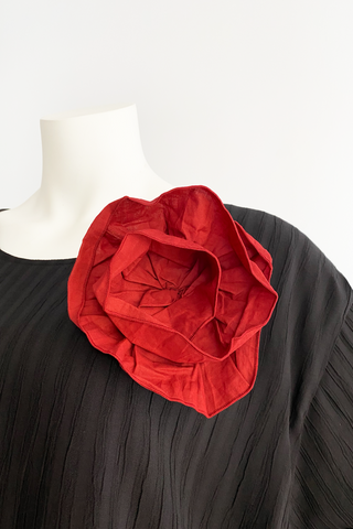 Flower Pin in Cherry Carnaby