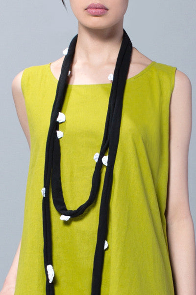 Flower Necklace in White Carnaby/Black Tokyo