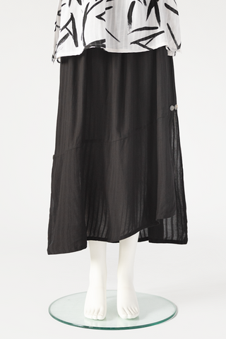 Diagonal Skirt in Black Fellini