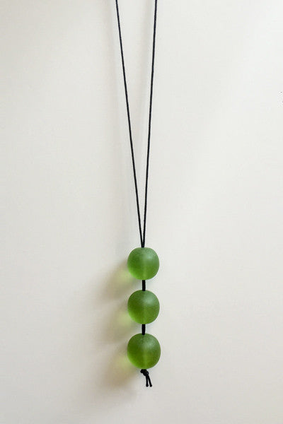 Vertical Three Necklace in Apple Resin