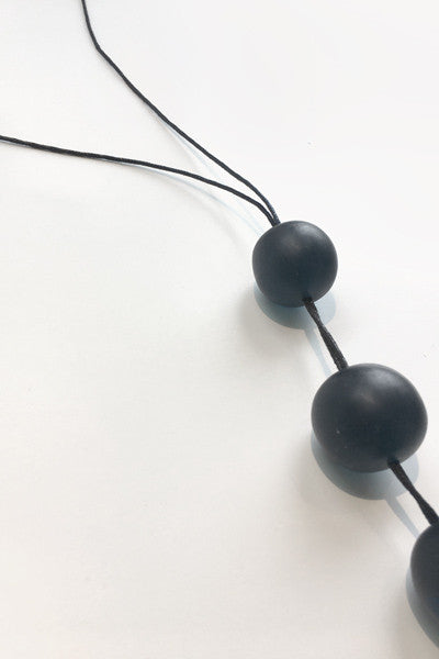 Vertical Three Necklace in Black Resin