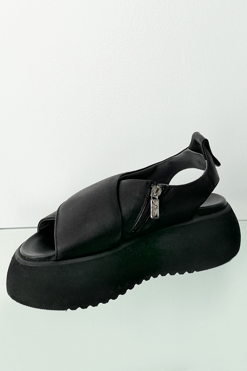 LOFINA Crossover Sandal in Black