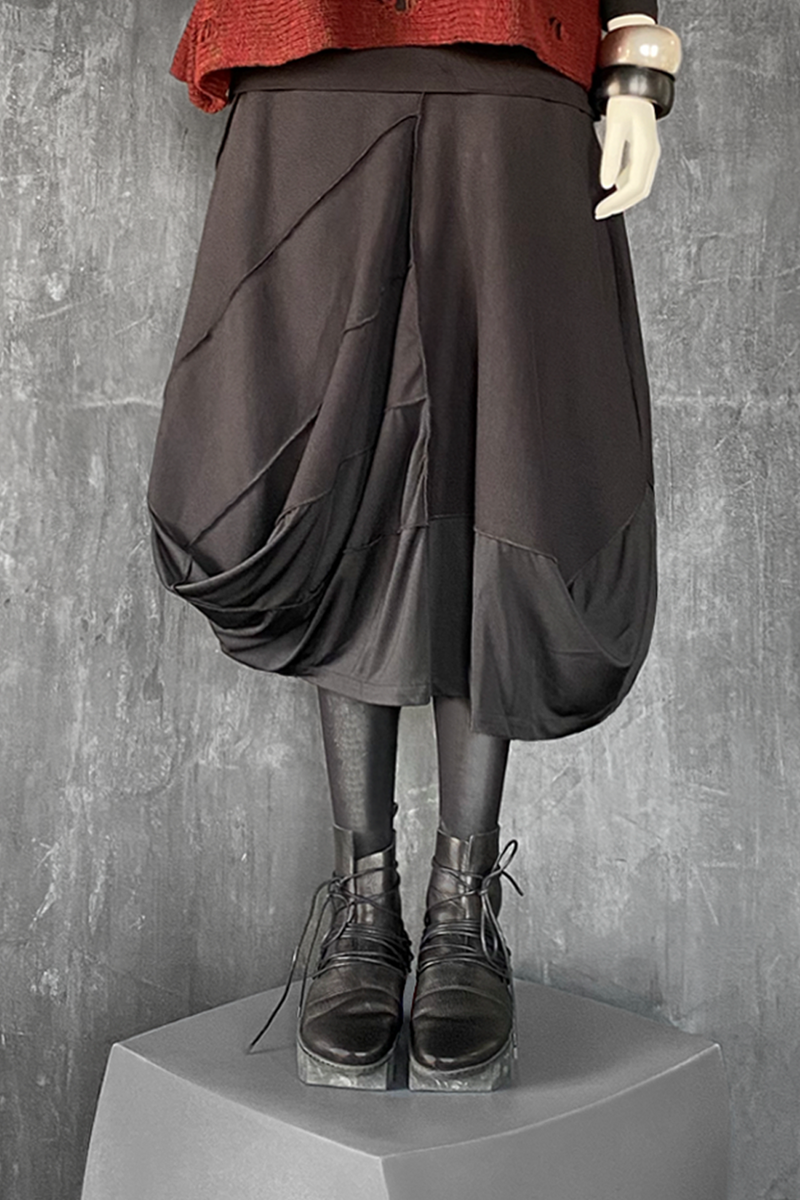 Moyuru Sylvia Skirt in Black