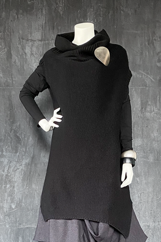 Moyuru Sweater Vest in Black