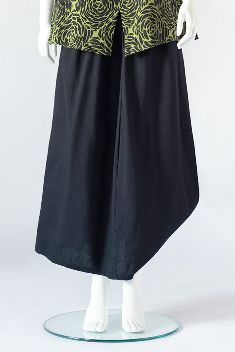 Infinity Skirt in Black Papyrus