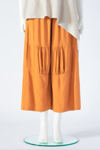Pleated Knee Pant in Melba Papyrus
