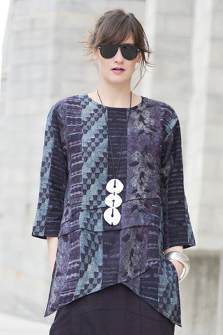 Shown w/ Quadro Overlap Skirt