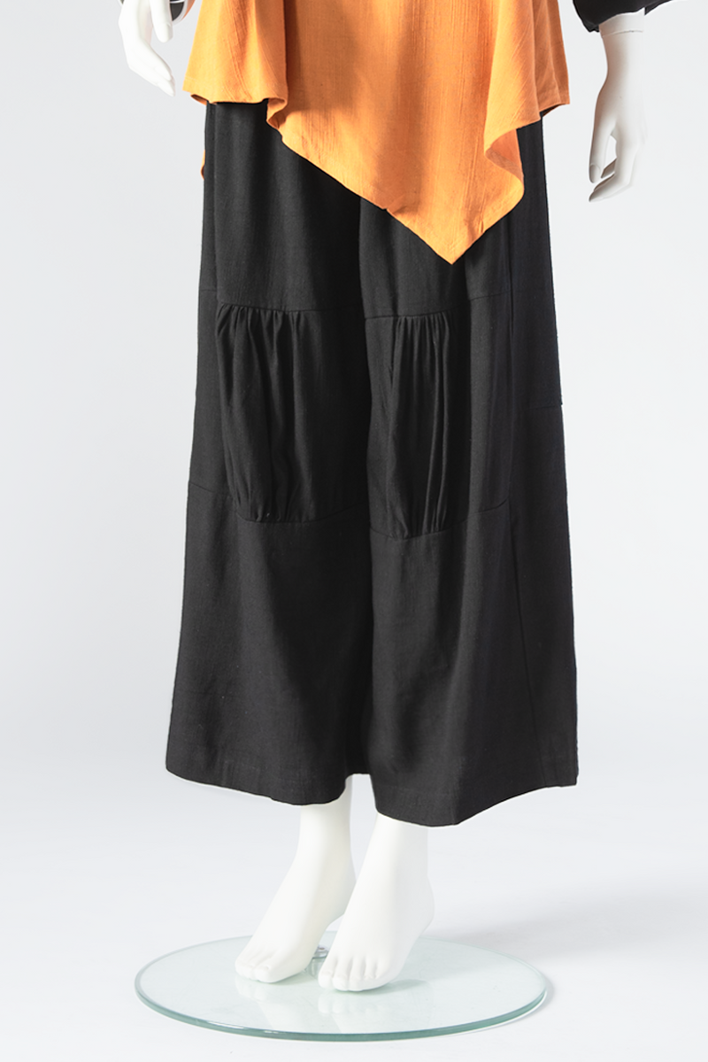 Pleated Knee Pant in Black Papyrus