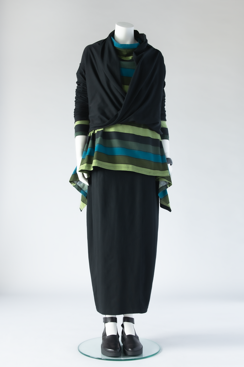 Twist Top in size SM shown w/ Focus Top and 6 Seam Skirt