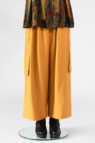 Size ML -- Full length (not cropped) 