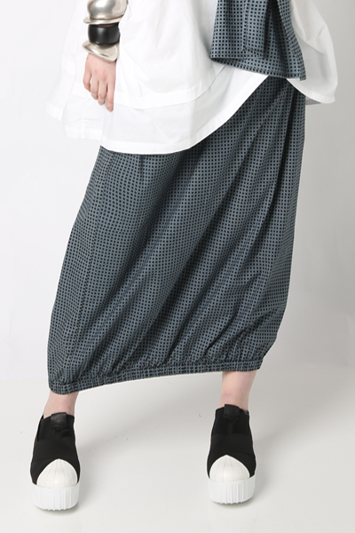 Tunnel Skirt in Uno Carnaby