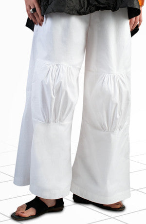 Pleated Knee Pant in White L.A.